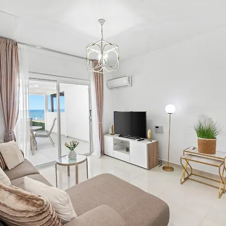 Wavestone Beachfront House Ferienhaus Meneou