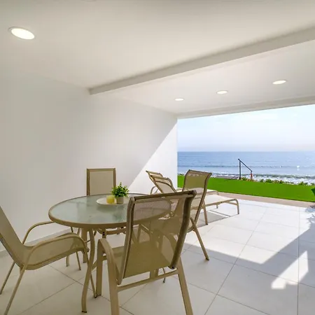 Nyaraló Wavestone Beachfront House Meneú