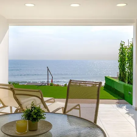 Wavestone Beachfront House *