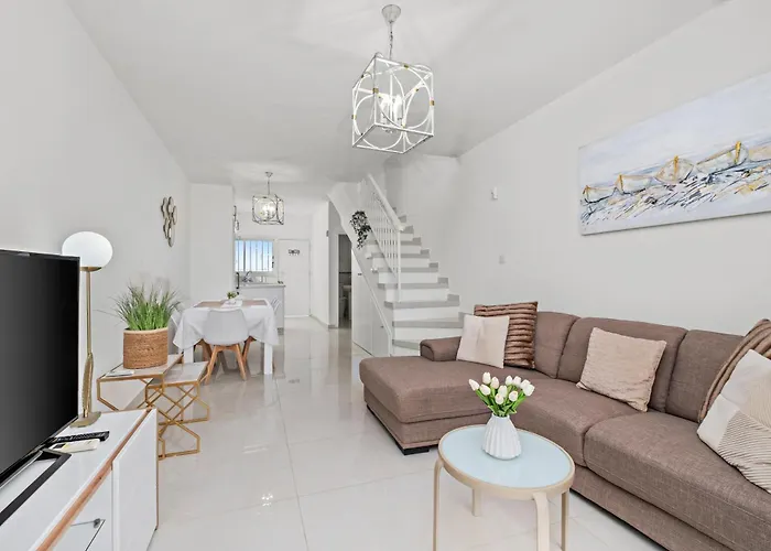 Wavestone Beachfront House *