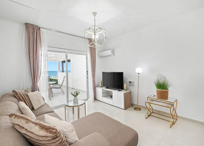 Wavestone Beachfront House Prázdninový dům Meneou