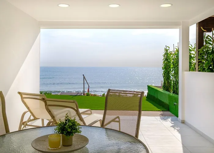 Wavestone Beachfront House *