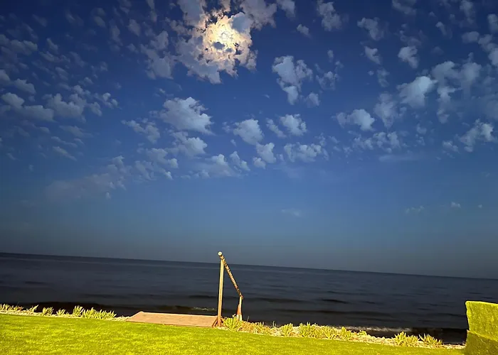 Wavestone Beachfront House Prázdninový dům